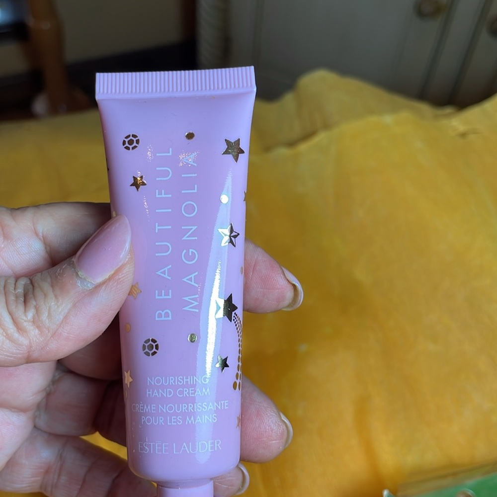 Estee Lauder - Picture 6 of 11